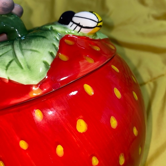 Home Essentials and Beyond strawberry cookie jar. Great deal on lid - Picture 4 of 9